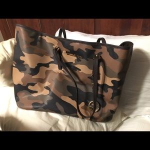 Michael Kors Jet Set Camo